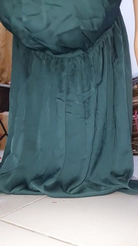 Crossdresser con vestido de chiffon con forro sedoso