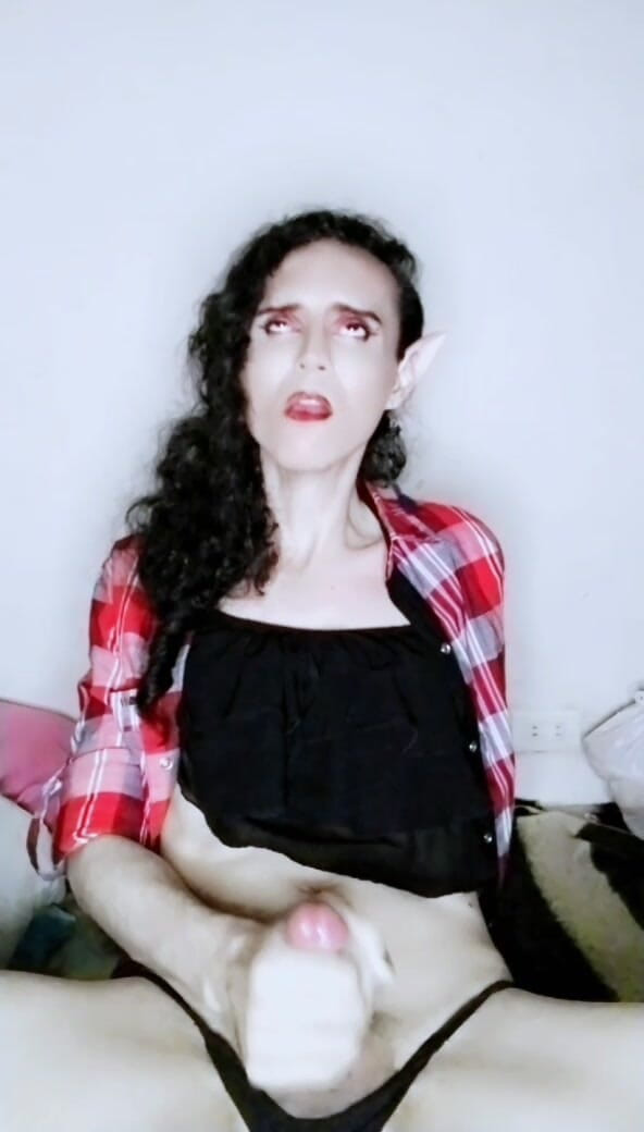 Arthemisa-halliwell: A Vampiric Straw