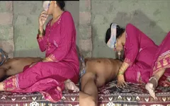 Pepek kotor dikongkek keras oleh pembantu rumah selepas blowjob mendalam. Video seks desi Hindi Amrita Bhabhi