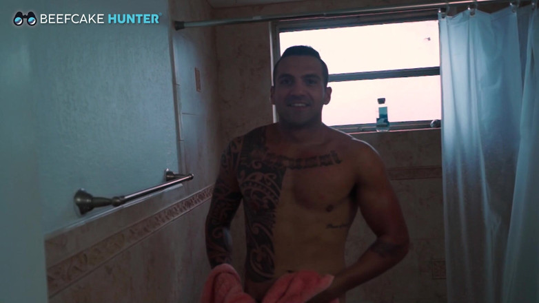 Beefcake Hunter: Beefcake Sandro se fute bine