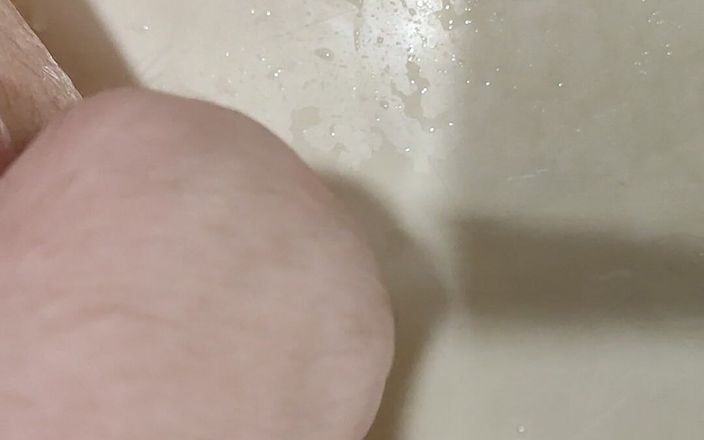 Kraas Foxx: Spaß in der badewanne mit meinem arsch und einem buttplug...