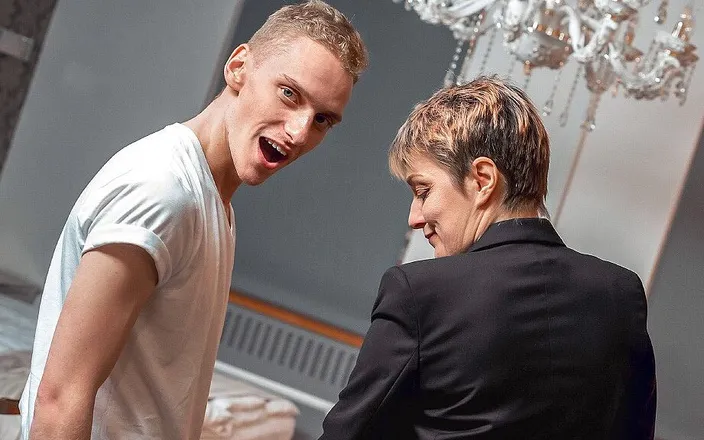 VIP 4K: Tutor4k - přemluvil jsem svou učitelku o sexu přímo v jejím...