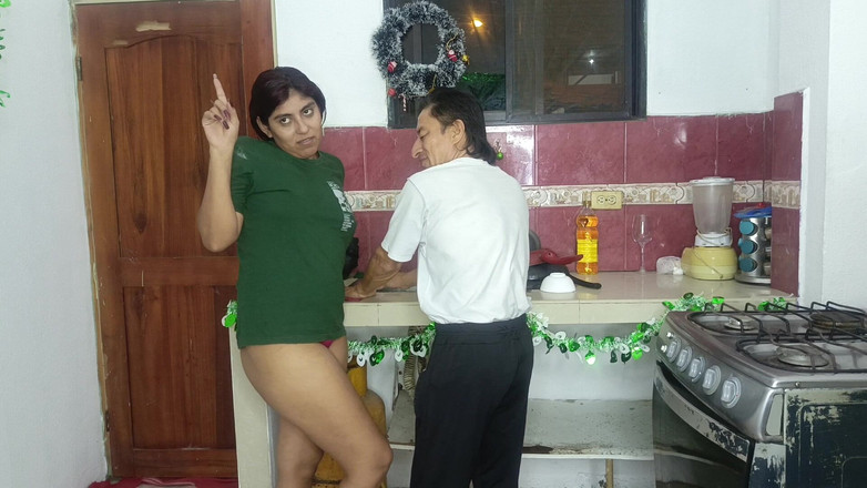 Lady: Nevlastní otec šuká svou nevlastní dceru s velkým zadkem v kuchyni