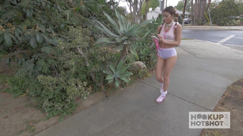 Hookup Hotshot: Teenie-spinnerin Moka Mora bekommt hals und arsch von einem online-date...