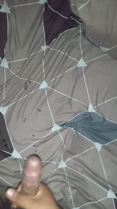 Eatrella j: La petite voisine a très envie