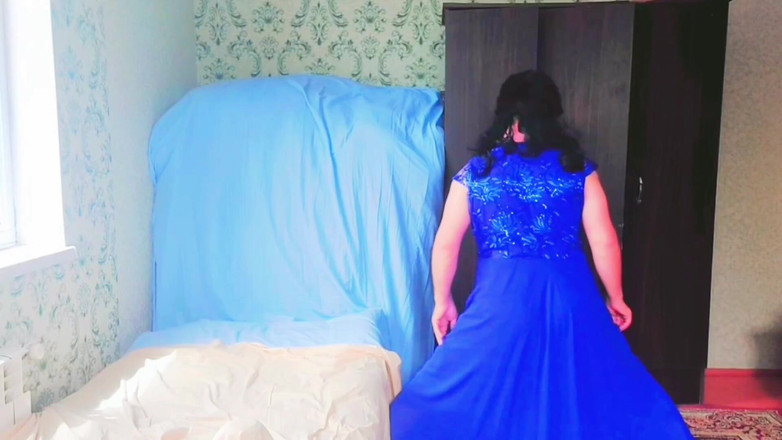 Kitty_Cross: ワイルドなフェムボーイが完璧なお尻の揺れで誘惑的に踊る