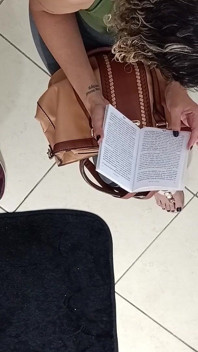 Sexo inesperado en la sala de espera con un extraño
