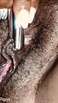 Mijn clitoris stimuleren met een bullet-vibrator