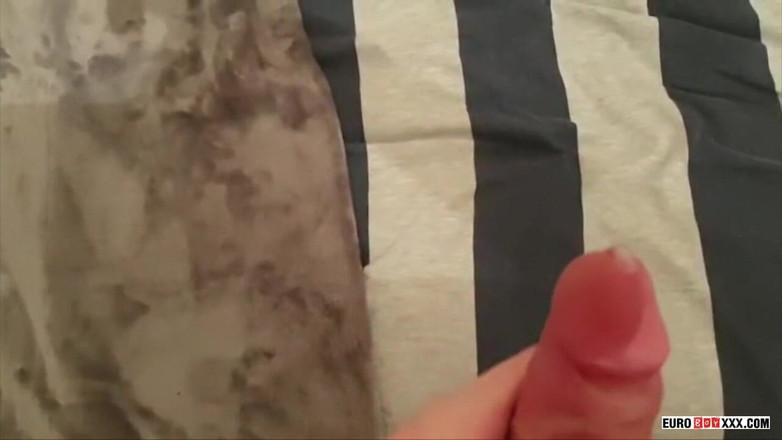 Euro boy xxx: Бі чувак гладить на камеру!