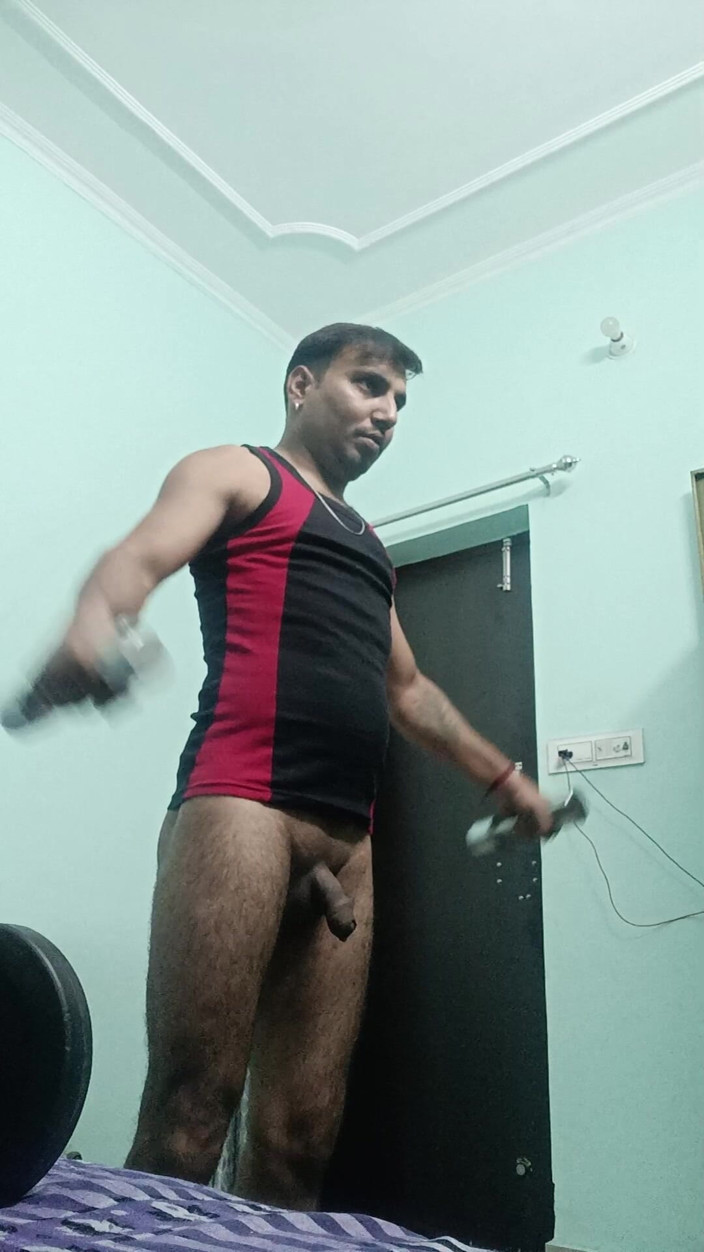 Rajasthani-old-lover: Indický desi muž si užívá nahé cvičení a mistrovskou show...