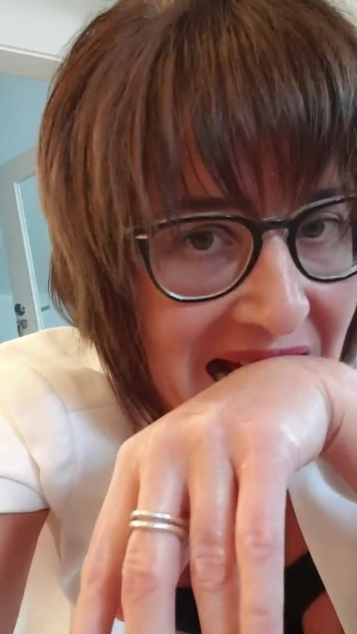 JulieEroticDress: Squirt at work for master