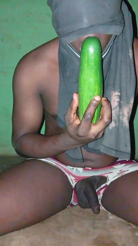 Badman4606: Cynthia sangat baik menghisap zakar hitam saya