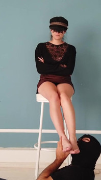 I worship a young lady's feet in long socks and bare feet