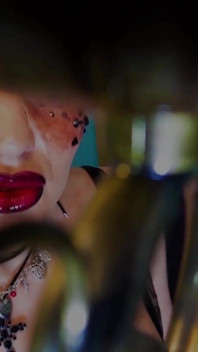 Poseído por labios súcubos