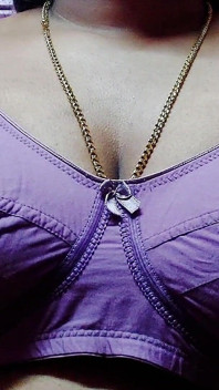 デジ・モヒニ ホット熟女 エッチなメイド 若いオーナーとセックス
