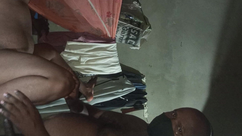 Auntixxx69: Il patrigno si fece sedere la zia sul suo pene...
