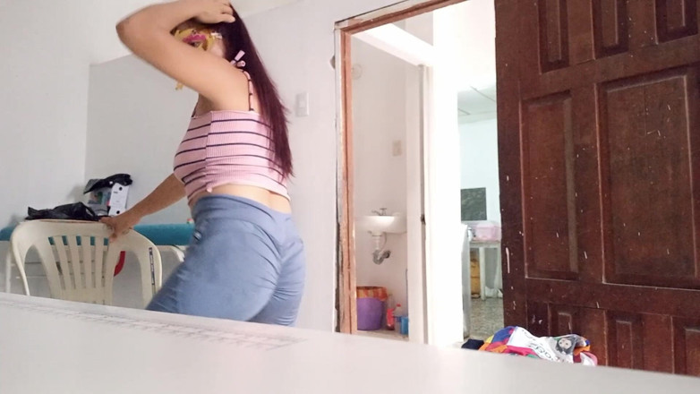 NEGRITA SEXY: SONO COSÌ ECCITATO A CASA TOCCANDO IL MIO CLITORIDE MENTRE...