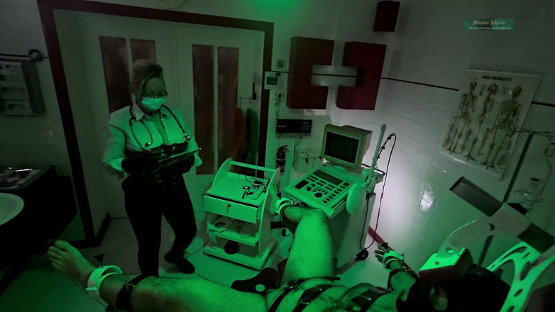 Strict Senz: モニカ・シュミット医療矯正研究所