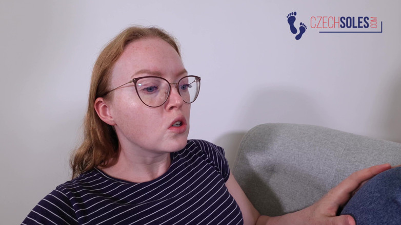 Czech Soles - foot fetish content: Mengembangkan kakinya sendiri ke saiz yang tidak menentu