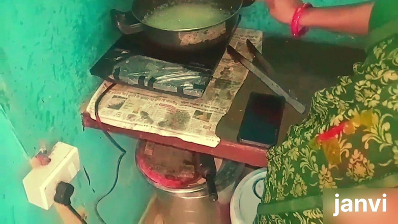 Village studio: Semasa Adik ipar bekerja di dapur, abang iparnya datang. i...