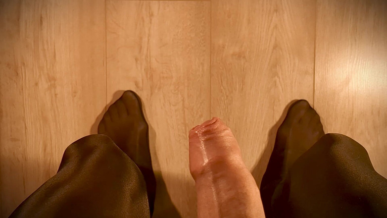 Julie Shine: Husté semeno na mých lesklých černých punčocháčích