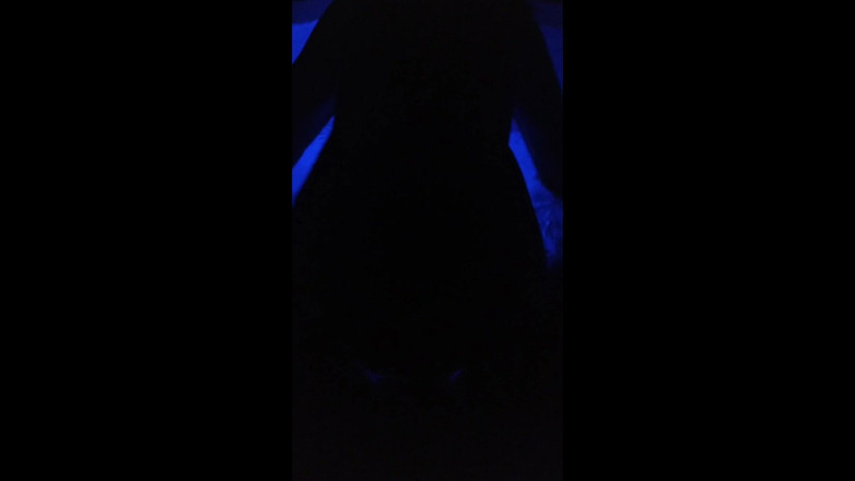 Candi Annie: Candi Annie se fait baiser et avale dans le jacuzzi