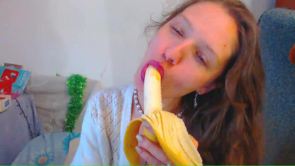 AnnaNotIdealAngel: Bananowy lodzik i czerwone naturalne bardzo długie włosy i niebieski...