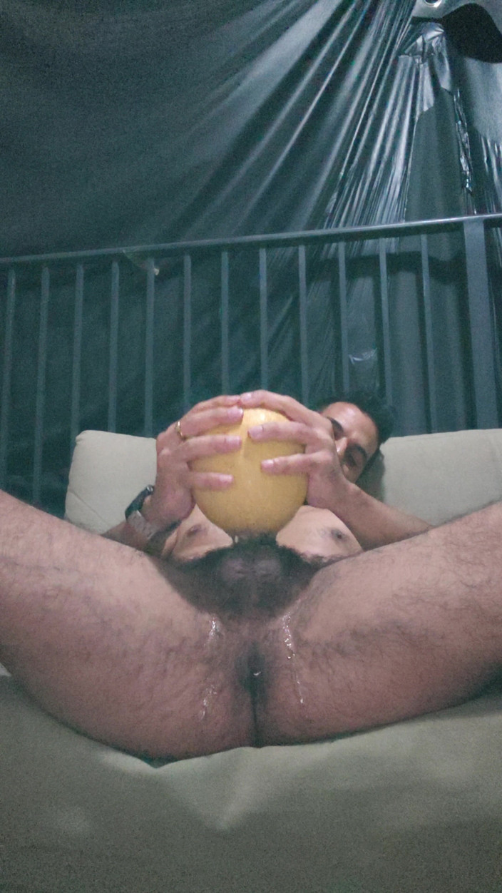 Grayalpha: 食物恋物癖操甜瓜太疯狂了，我可以听到你操我的鸡巴喉咙