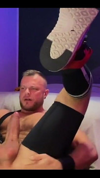 Febrero en vivo solo con una aparición como invitado de Rocco Steele