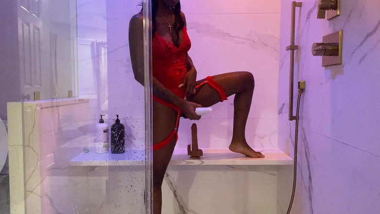 Majesty Nasty: Wytrysk pod prysznicem ze mną