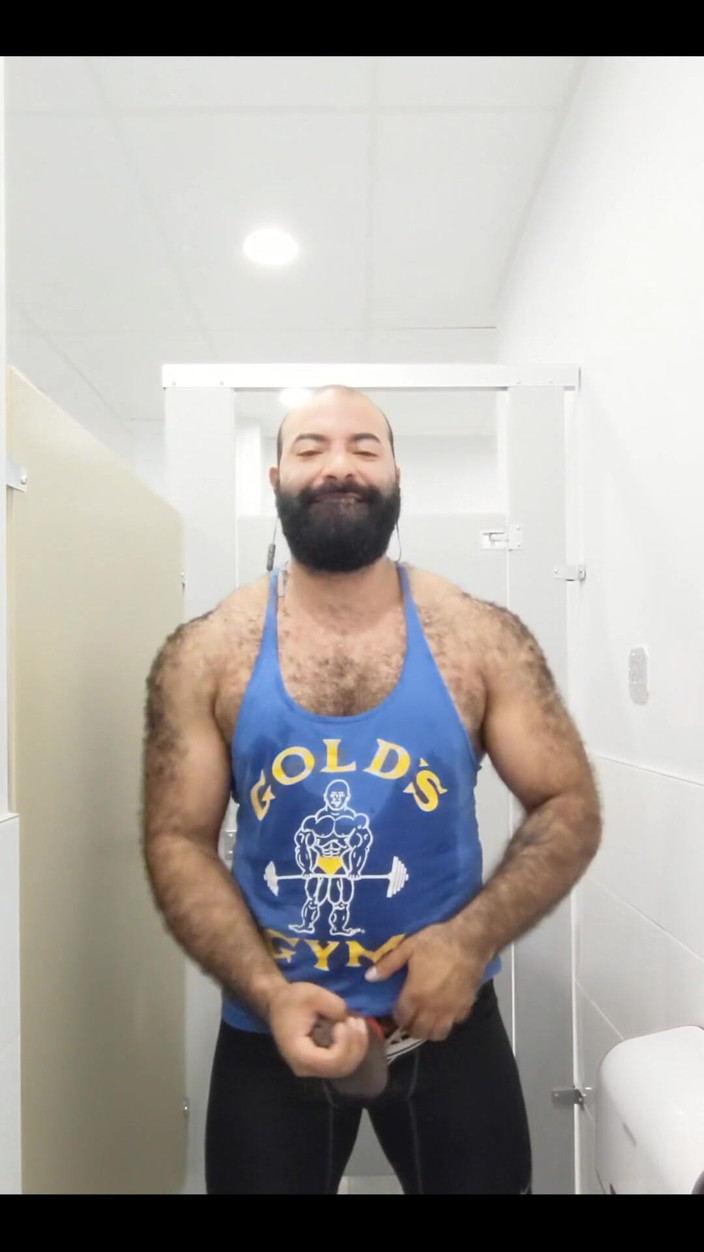 Lobo: Ein befriedigender wichs nach dem training. Ich beschloss, meine ladung...