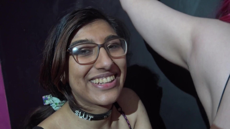 NM fetish femdom videos by Princess Nikki Cruel: Дві дикі дівчини лоскотають свого товстого друга з великими цицьками