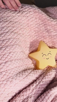 Si Sgrilletta Il Clitoride E La Figa Della Sorellastra Fino All'orgasmo