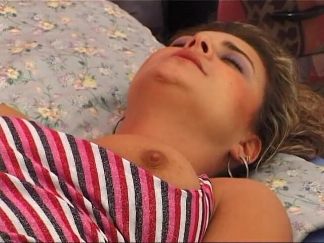 POV Orgasms: O fată drăguță merge să se masturbeze și să sugă pula