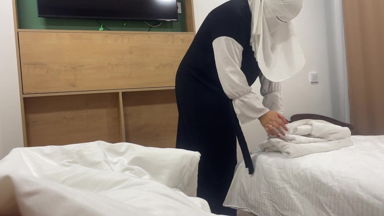 Lux Eva: Арабська покоївка спокусила клієнта в готельному номері