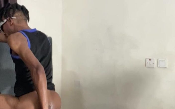 YungthugM: Bătălia pulei cu African Black Gaint
