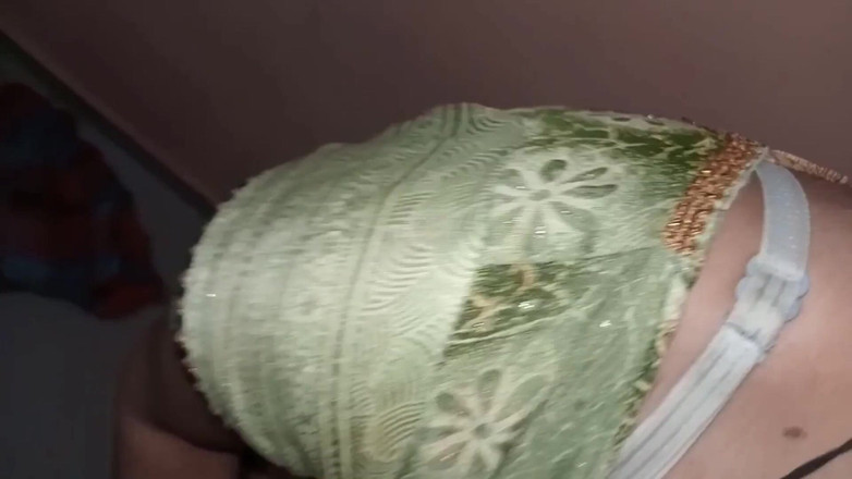 Janvibhabhii: Przyrodnia siostra ssała mojego penisa do ust, zanim się pieprzyła