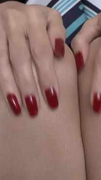 Elegante Lange Rote Fingernägel, Lady Victoria Valente