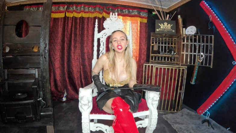 Queen_of_BDSM: 我在这里的第一个单人视频，从现在起，我是你的女主人！