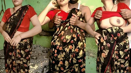 Pyaripooja22: Newly Married Hot Bhabhi Went to Brother - in - Law Room...