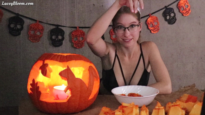 Lacey Bloom: Jugando con Calabaza 5:21