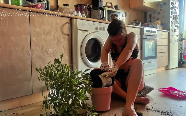 Renata Fox: Your Mistress Makes You Lick Your Dirty Feet