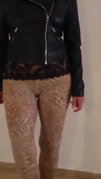 Oma Ist Sexy in Ihren Leopard-leggings!