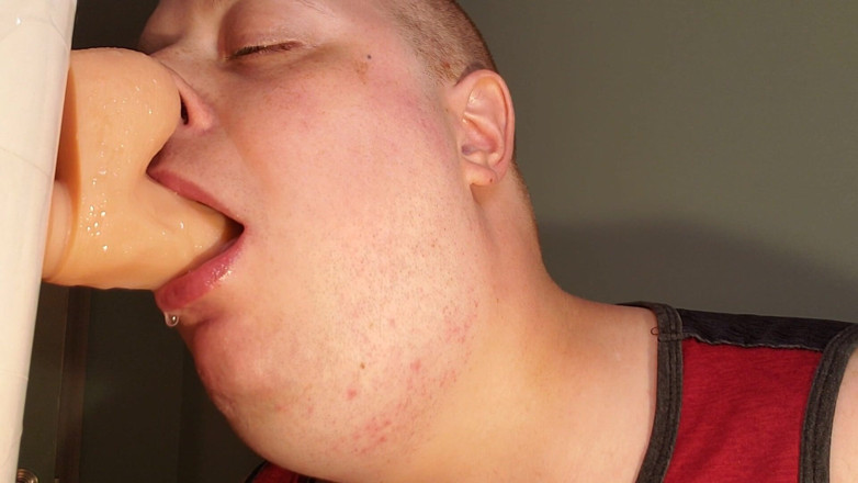Charlieboy69: Глибокий заглот, ділдо обертається