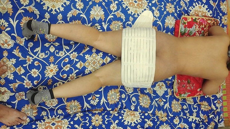 Sairaxsaim: デシ・パキ成熟したバービがマッサージオーガズムを求めています