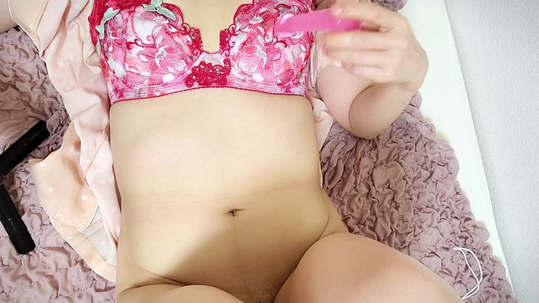 yellowsubmarine: Wanita berkahwin lewd dubur dan penggetar kelentit melancap apabila saya...
