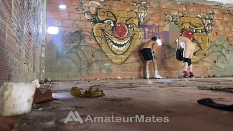 AmateurMates: 2 ragazzi amatoriali sorpresi a divertirsi rapidamente in un edificio...