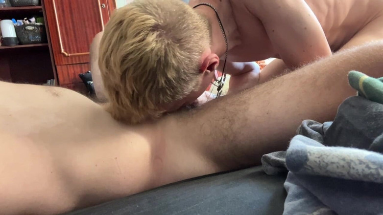 MaxHotty: Nevlastní Syn Saje Chlupatý A Vlaštovky