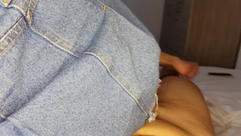 Valeria: Ev yapımı porno partisi, 18 yaşındaki iri üvey kız kardeşim neredeyse hamilelik...