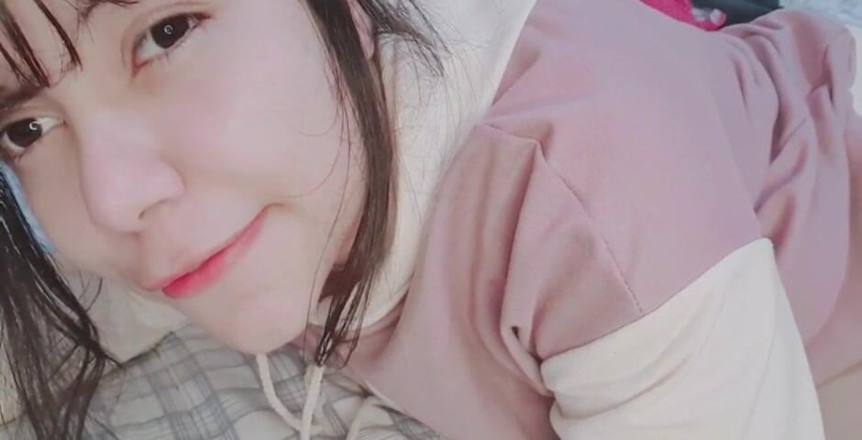 Hana Lily: Main dildo dubur saya terpaksa meletakkan banyak pelincir supaya dildo...